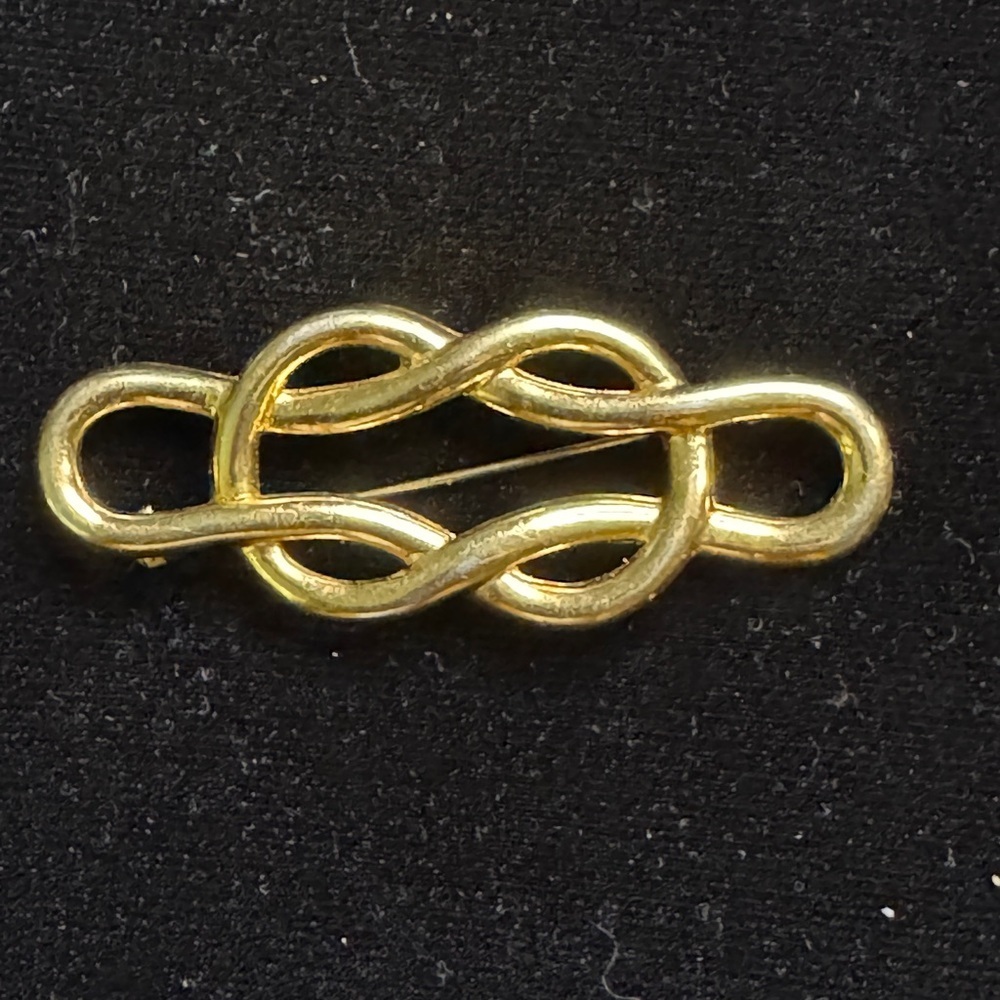 Vintage Monet, gold tone knotted brooch